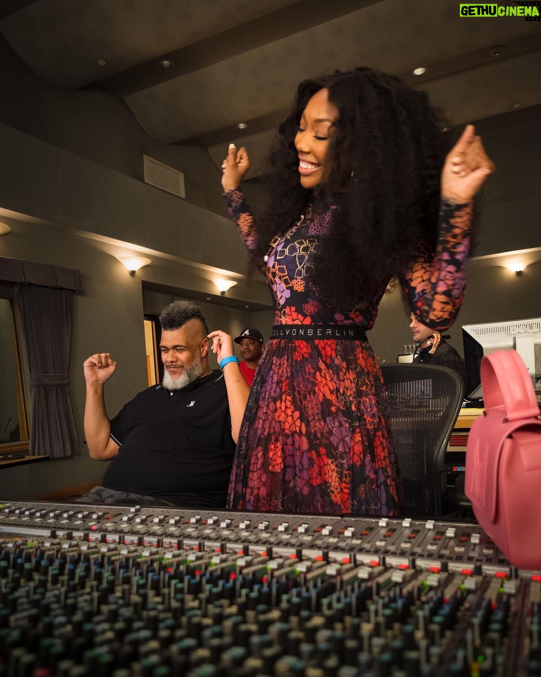 Brandy Norwood - 260.7K Likes - ✨ SPECIAL ANNOUNCEMENT ✨ On May 21st, Walt Disney Records will release the new Disney Princess Anthem “Starting Now” sung by yours truly!! I had an amazing time working with @oakestra to record an original song that celebrates courage and kindness. Thank you to all the songwriters and my Disney family for this magical moment ♥️♥️ #UltimatePrincessCelebration @thedisneyprincesses x @disney