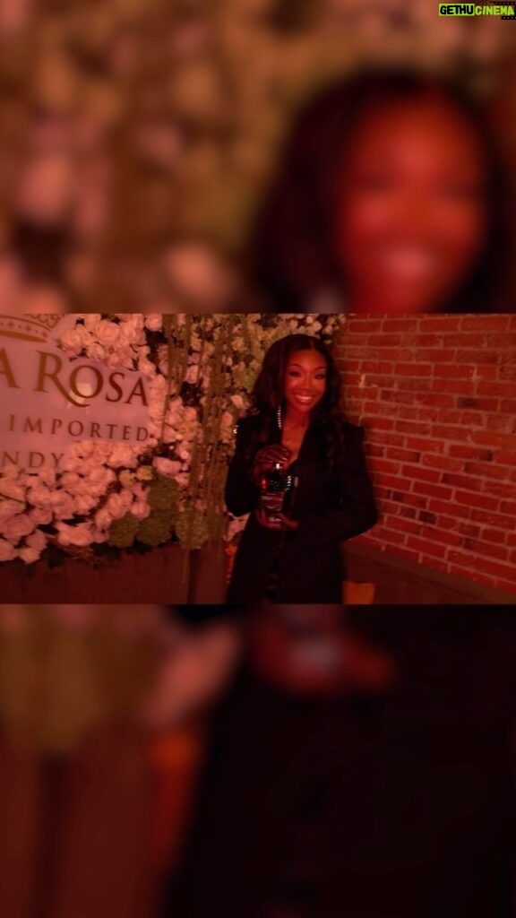 Brandy Norwood Instagram - Had an incredible time at the @StellaRosaBrandy launch party. Got the chance to meet so many amazing people ✨ Find Stella Rosa Brandy near you by visiting StellaRosa.com/brandy