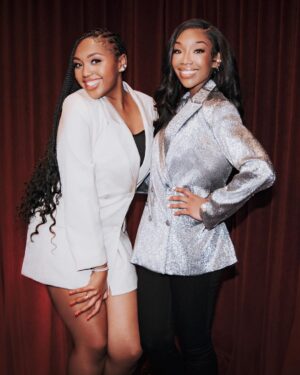 Brandy Norwood Instagram - Lots of holiday plans coming up? Stay in style with some of me and @syraismith ‘s favorite pieces from @hm and show off your looks with #hm #ad #momanddaughter

https://bit.ly/brandyxhmholiday