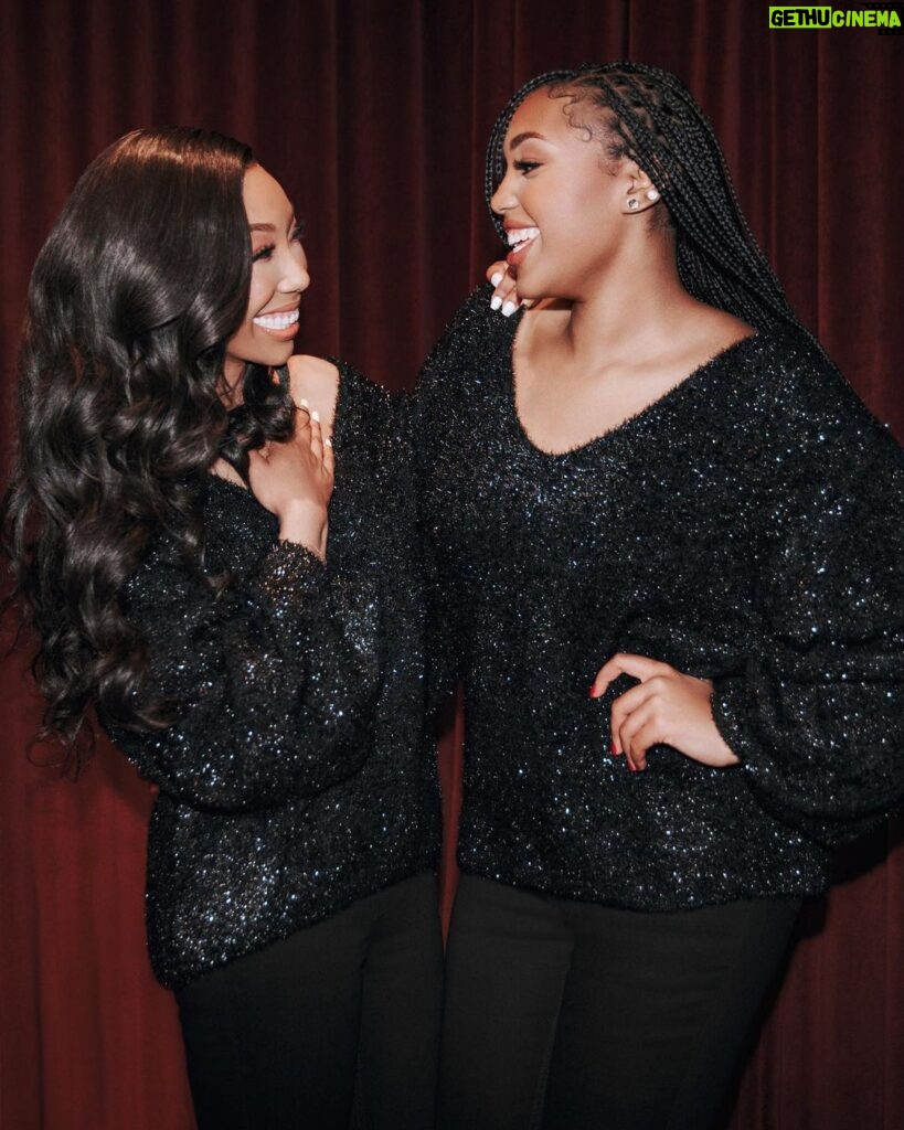 Brandy Norwood Instagram - Lots of holiday plans coming up? Stay in style with some of me and @syraismith ‘s favorite pieces from @hm and show off your looks with #hm #ad #momanddaughter https://bit.ly/brandyxhmholiday