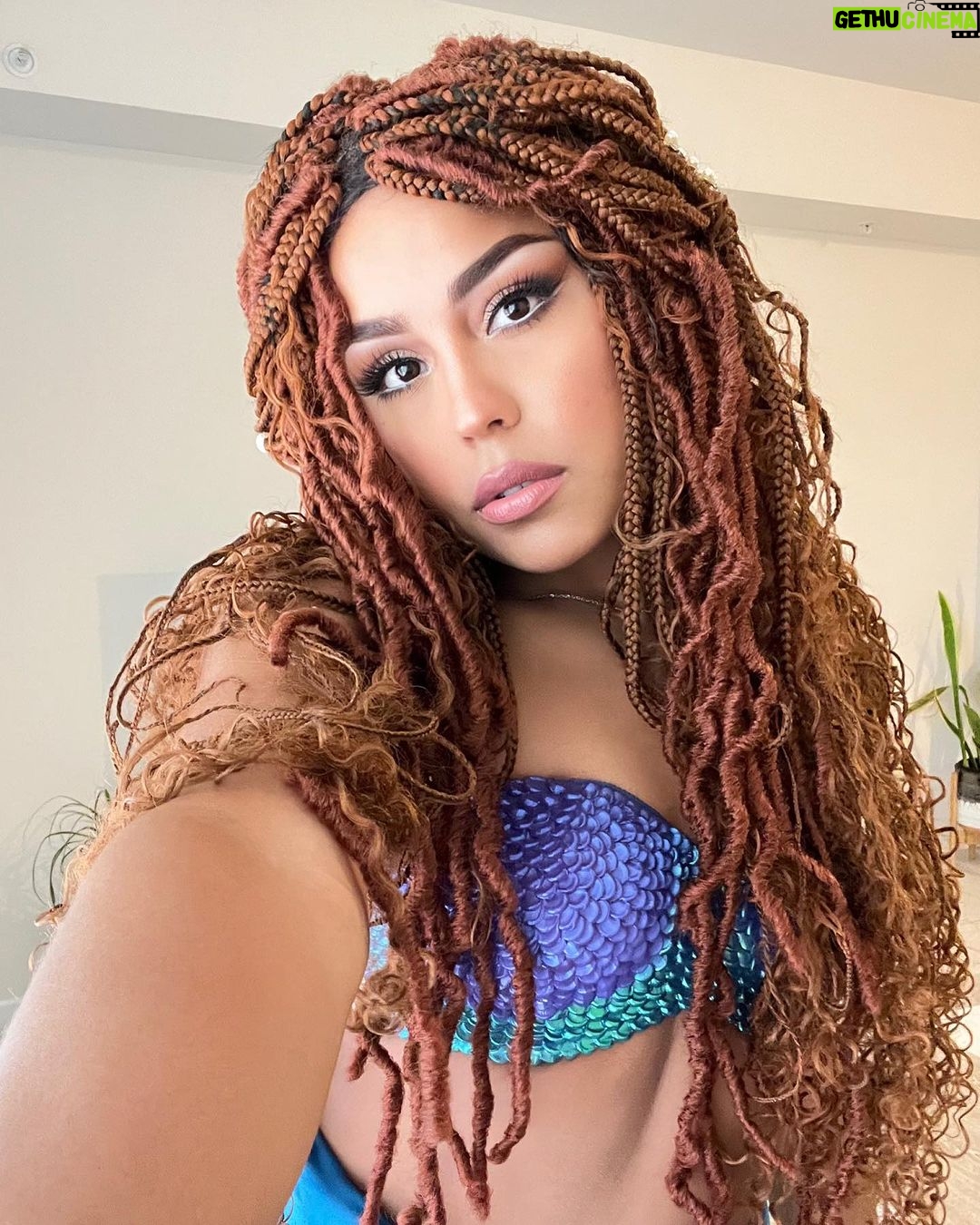 Brashell Santos Instagram - Uno de mis sueños de siempre era ser una sirenita. Hoy me tocó interpretar una 😍💜