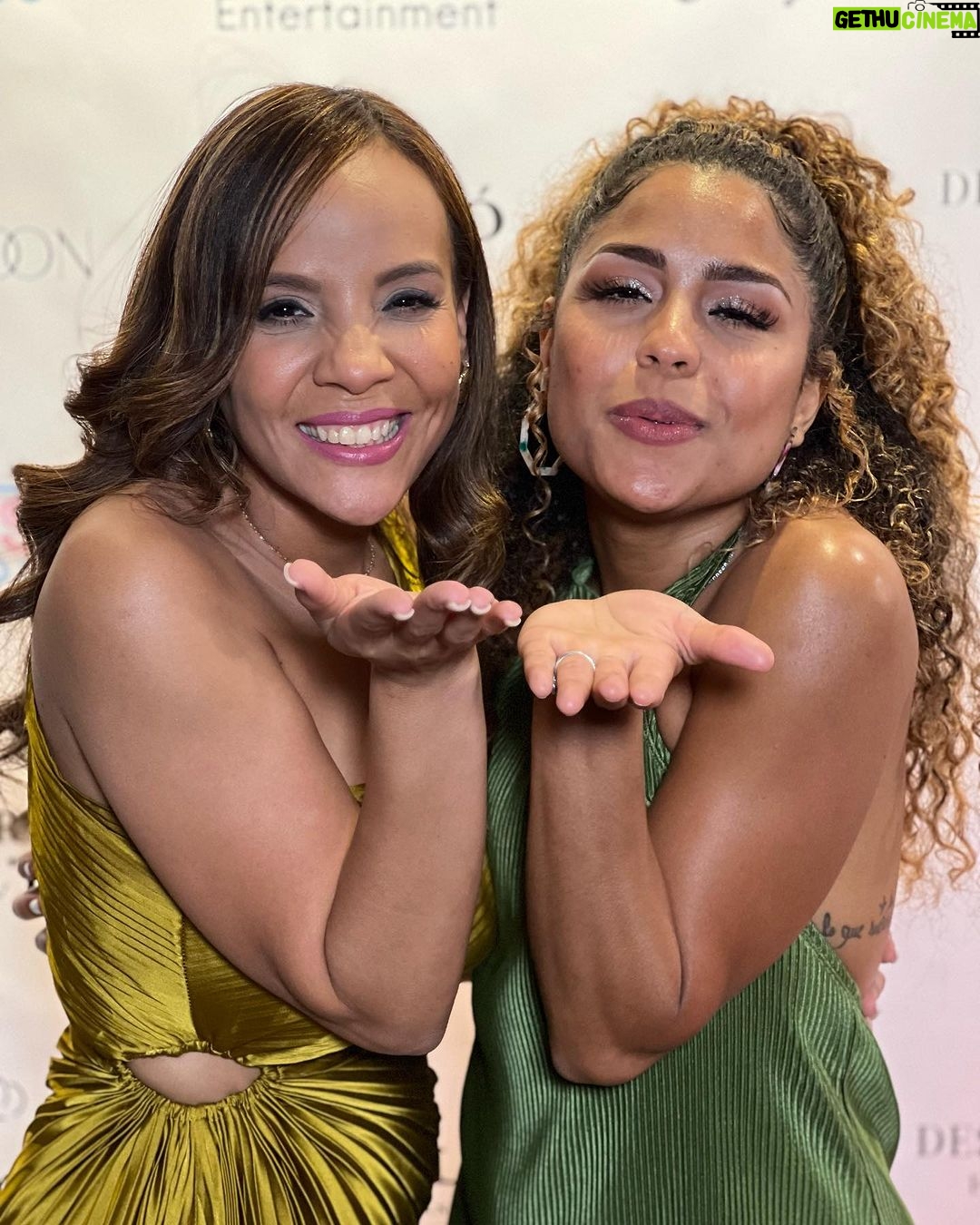 Brashell Santos Instagram - @lilytaverasss lanza su Podcast “Descifrando el Oite” Con la participación de figuras del medio artístico internacional, la actriz e influencer Lily Taveras celebró el lanzamiento del Podcast “Descifrando el Oí’te”. La actividad que fue celebrada el viernes 08 de septiembre, en la ciudad de Miami contó con la participación de medios internacionales como Telemundo y Univisión. El público en general podrá tener acceso a los episodios del podcast a partir del 21 de septiembre a través de distintas plataformas como: Spotify, YouTube y Apple Music. En esta nueva etapa ha incursionado en el mundo del Podcast con la intención de aportar soluciones a las problemáticas sociales que están detrás de cada una de las frases que la han dado la popularidad en redes sociales. Con su peculiar voz y su picardía, la mujer ha logrado ganarse el cariño del público, que siempre le pregunta ¿de dónde sacas tantas ocurrencias? Y precisamente para responder ese tipo de interrogantes, surge el Podcast “Descifrando el Oí’te”. En el evento, la artista manifestó su gratitud al equipo de actores, modelos y comunicadores que la acompañarán en este nuevo recorrido: Brashell Santos, Maina Torres, Rubert Manuel, Ricardo Burgos, Brayan Salazar y Michael Hung. Destacó el arduo trabajo y compromiso que los caracteriza y que seguramente llevarán este proyecto al éxito. @artsylatalent Artsy la talent