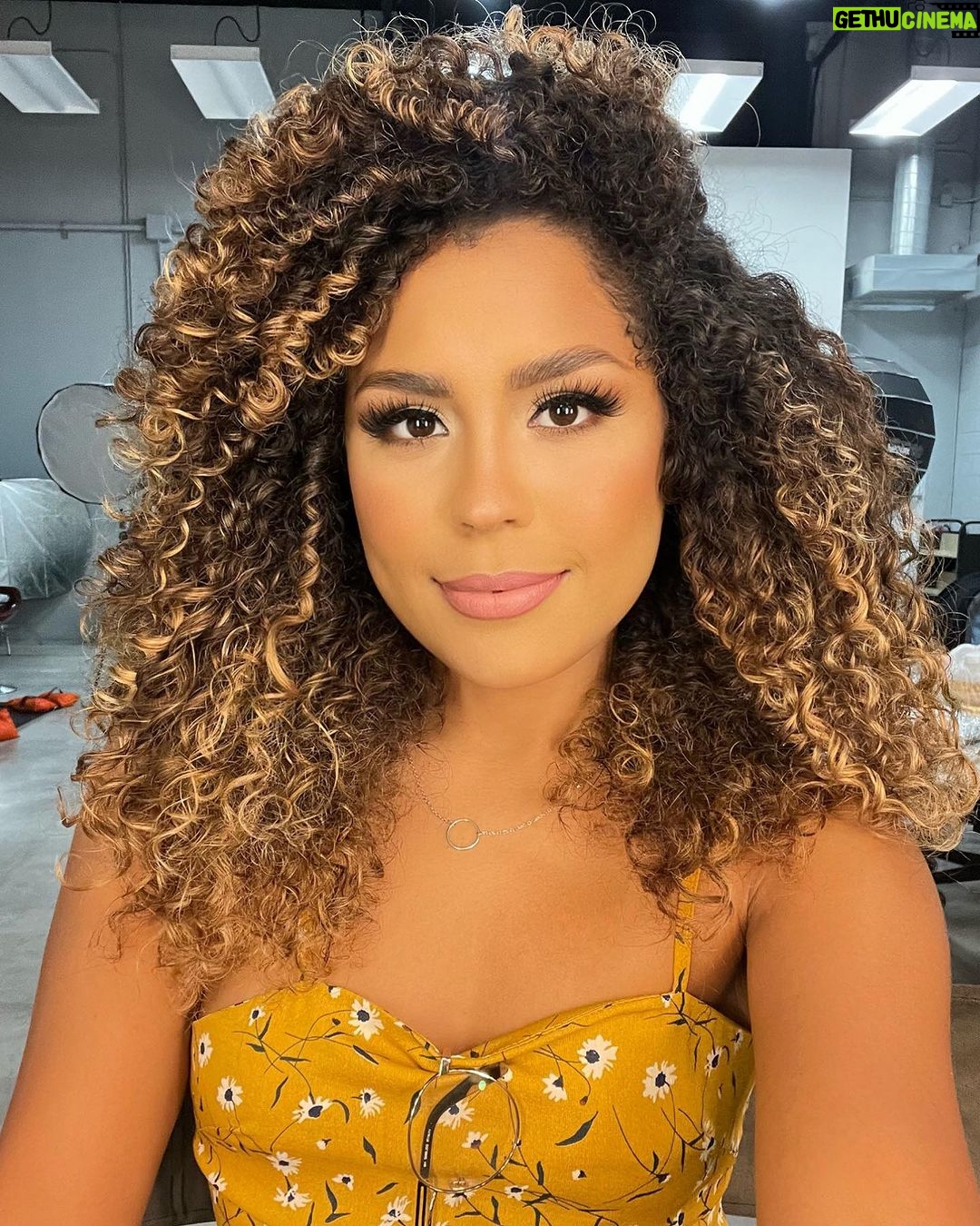 Brashell Santos Instagram - 💄 @xiomaracastellanos21 Artsy la talent