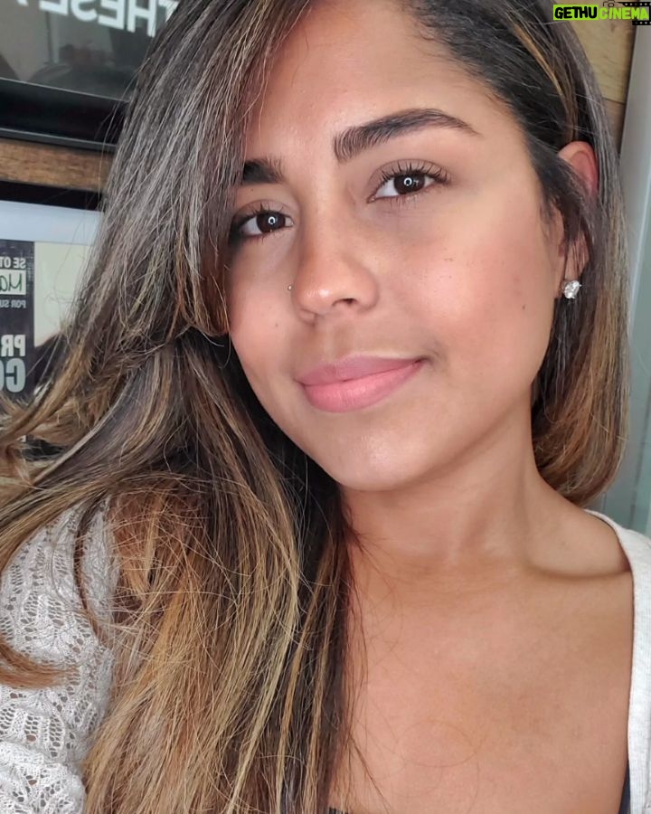 Brashell Santos - 1.9K Likes - El pelo rizado se puede poner lacio? Yes, yes, yes, yes, claaro que yes!!! 🎶 solo tienes que encontrar las manos indicadas que te traten tu cabello con amor, cuidado y respeto para que los rizos no se maltraten 🥰
.
.
En mi caso aqui en Miami es @mge_hair_miami la unica que puede controlar este pelucon sin maltratarlo. De esa manera cuando te vuelves a lavar el pelo, tus rizos siguen fabulosos y no tienes regrets 💜 #confia 😊✌🏽
.
.
🎶
Music: My Go Away Dream
Musician: Not The King. 👑