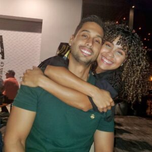Brashell Santos Instagram - Mi esposini está de cumpleaños hoyyyy!! 😍🥳 felicidades mi Javi hermoso, principe de mi corazon Y REY DE ESTA... persona, o sea yo 👑😋 te amo #miprieticoarabehindu 🥳 my partner in crime 🥰😘