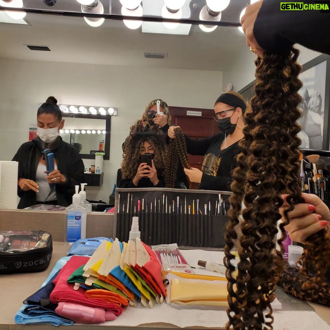 Brashell Santos - 1K Likes - Feliz de por fin poder contarles sobre mi participación en la nueva serie de @cncomusic para @disneyplusla 🎬 😍 muy emocionada por esta gran oportunidad que se me presenta en la ciudad del sol 💜💜
.
.
La fila es larga pero paso a paso se va avanzando 🙌🏽 💫
.
.
Thanks to @startalentagency
.
.
#Disney #DisneyplusLA #Brashell #BrashellSantos #actress #actriz