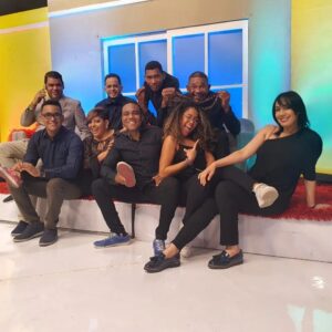 Brashell Santos Instagram - En mi casa, el show de @miguelyraymond con mis compañeros que adoro 💜 @miguelcespedesofficial @yesnunezoficial @uldaactriz @starlingaquino @rafabobatv