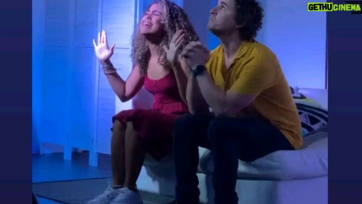 Brashell Santos Instagram - Que emocioooooooooonnnnnn!!!!! Sentir las risas, los aplausos y la energia del público es TAN maravilloso y gratificante 🤩 Todo un exito nuestras 2 primeras funciones de apertura en @microtheatermiami 🎭 "¿Qué más puede salir mal?". GRACIAS a todos los que se dieron cita. Continuamos HOY a las 8:30pm y 9:45pm. No te quedes fuera!! Estaremos presentandonos hasta el 18 de diciembre, todos los viernes y sabados en #MicroteatroMiami . . #QueMasPuedeSalirMal Microtheater Miami