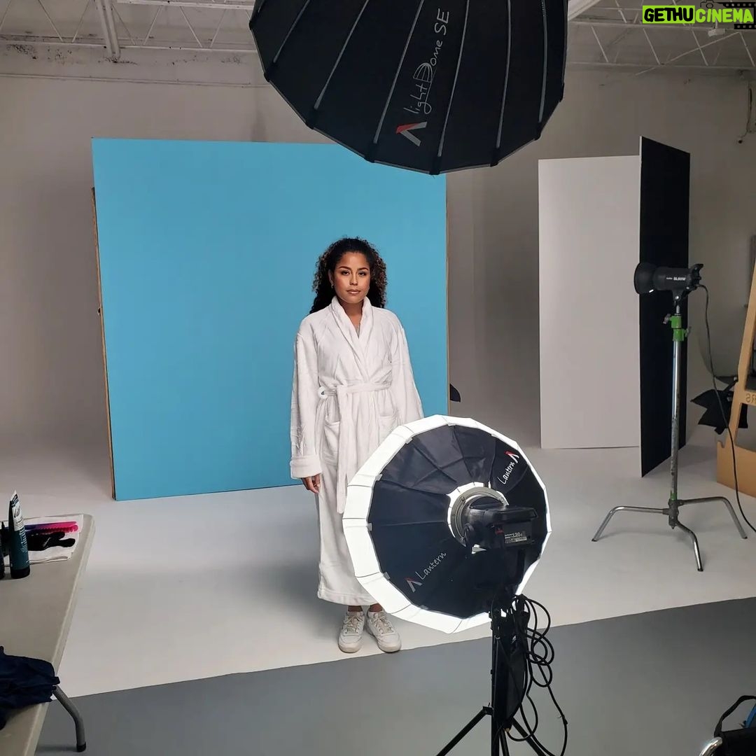 Brashell Santos Instagram - Me encanta trabajar con gente profesional y dura en su trabajo šŖš½ que mal que no puedo dar detalles de este proyectoooo š ya se van a enterar!!! š¬š„š„ . . #Brashell #BrashellSantos #Actress #Actriz Little River Studios