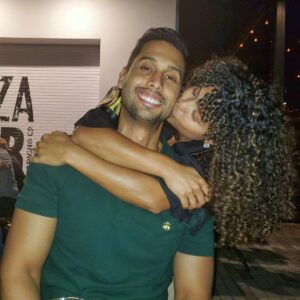 Brashell Santos Instagram - Mi esposini está de cumpleaños hoyyyy!! 😍🥳 felicidades mi Javi hermoso, principe de mi corazon Y REY DE ESTA... persona, o sea yo 👑😋 te amo #miprieticoarabehindu 🥳 my partner in crime 🥰😘