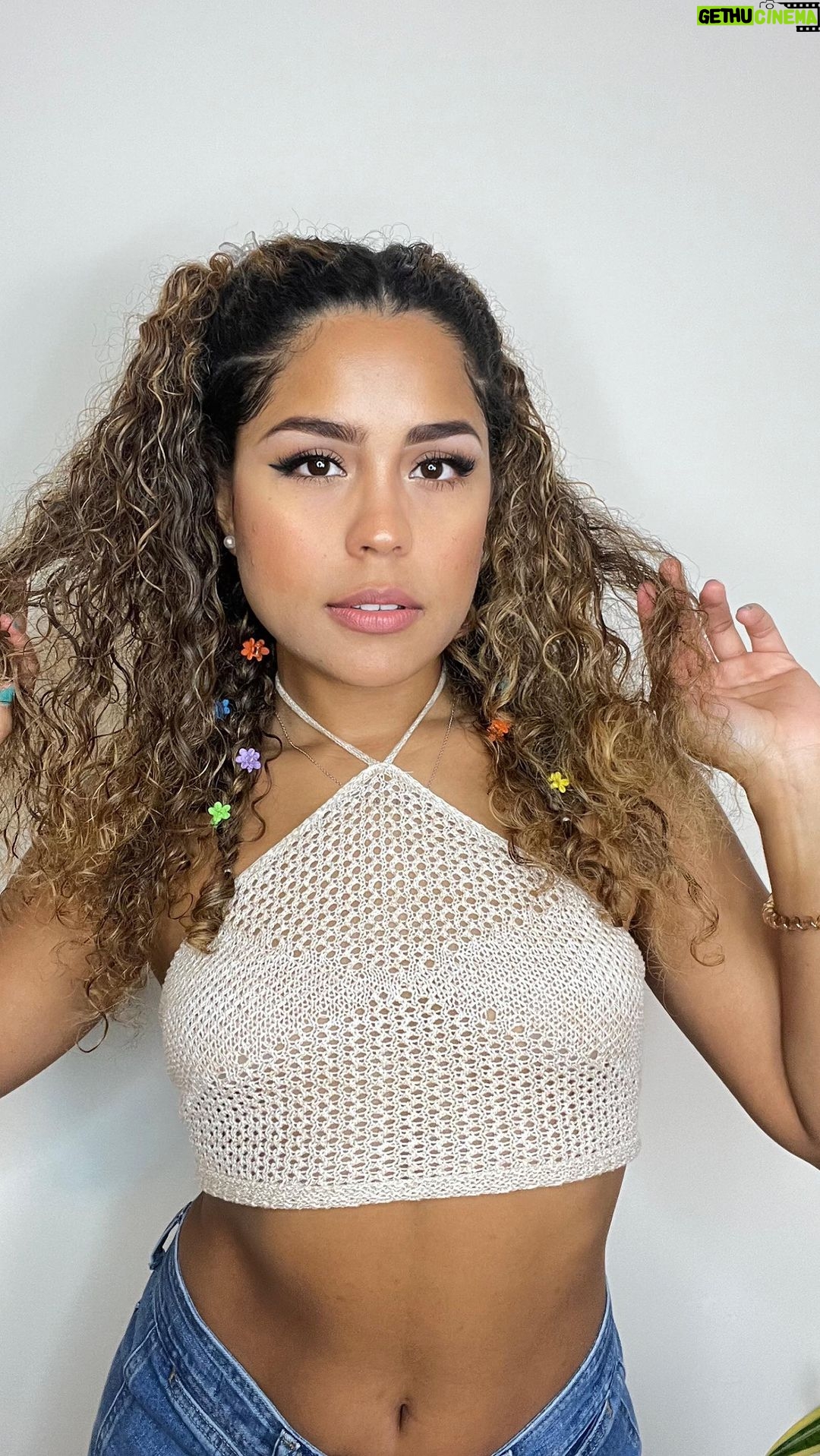 Brashell Santos Instagram - Yo que soñaba con ser adulta, independiente y me molestaba cuando querian mantenerme 😔