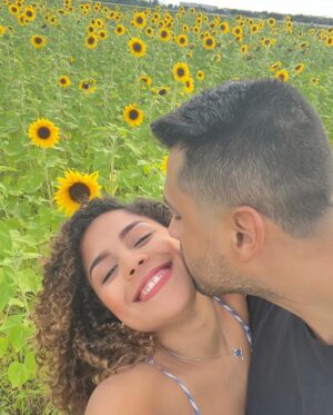 Brashell Santos Instagram - G L O W I N G 🌻🤰🏽