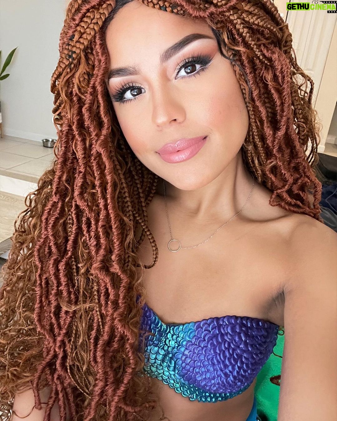 Brashell Santos Instagram - Uno de mis sueños de siempre era ser una sirenita. Hoy me tocó interpretar una 😍💜