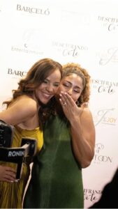 Brashell Santos Instagram - Esa palabra ha resuelto muchos problemas y ha evitado el inicio de otros. Ella @brashellsantos y yo; te esperamos en @descifrandopodcast este 21 de septiembre. Música de @keyzonlavoz Miami, Florida