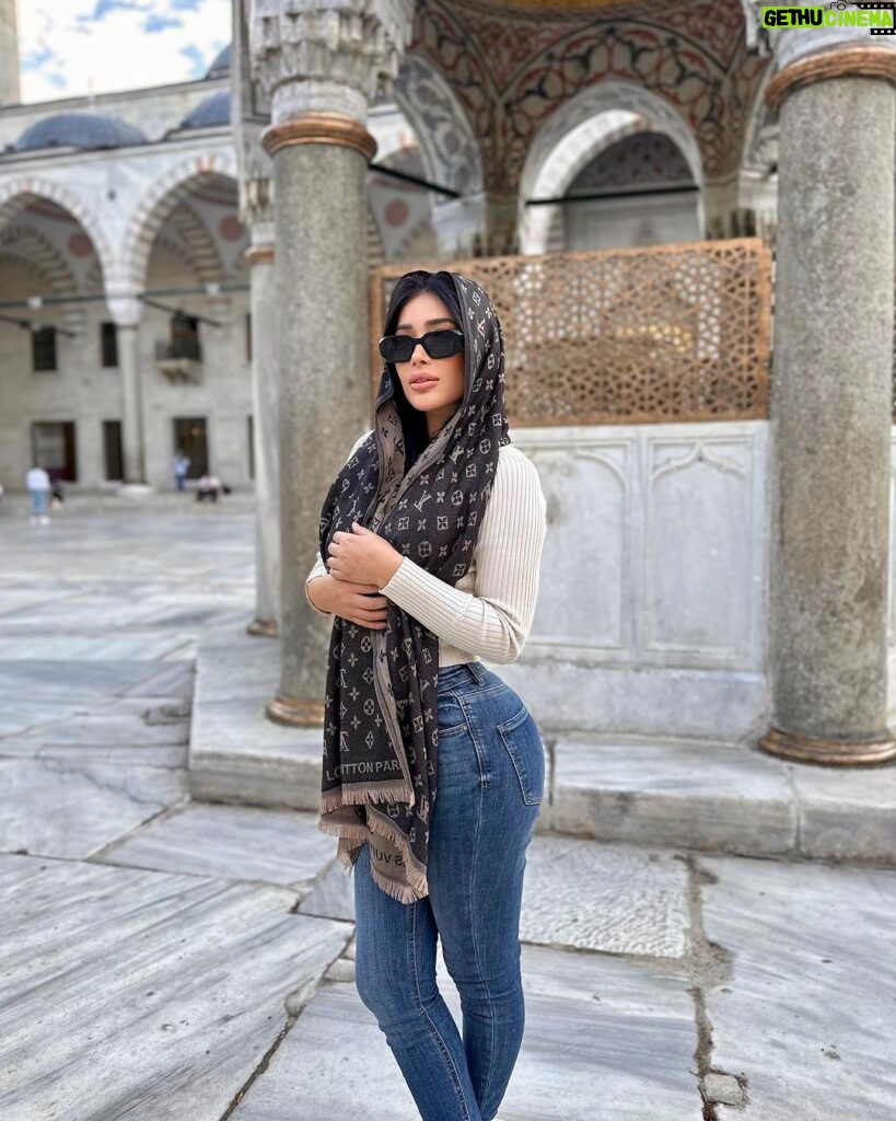 Brenda Zambrano Instagram - 🇹🇷 Mesquita Azul Istambul