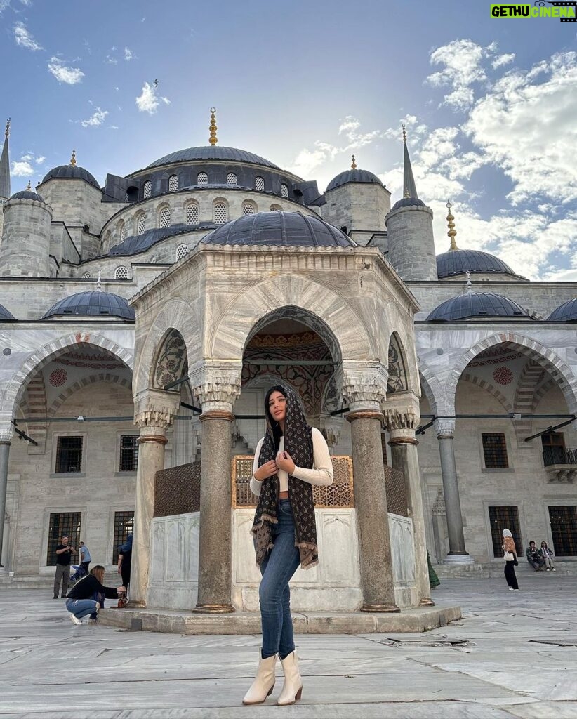 Brenda Zambrano Instagram - 🇹🇷 Mesquita Azul Istambul