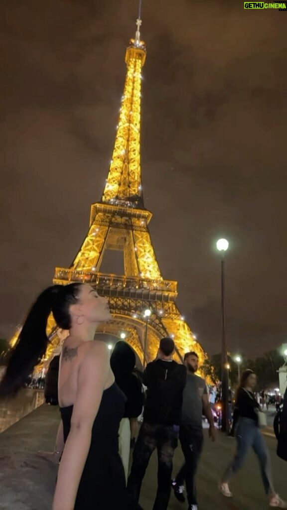 Brenda Zambrano Instagram - Brenda en PARÍS 🇫🇷 Paris Francis
