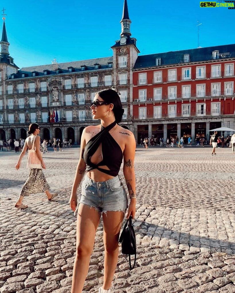 Brenda Zambrano Instagram - feeling riquísimo. Madrid, Spain