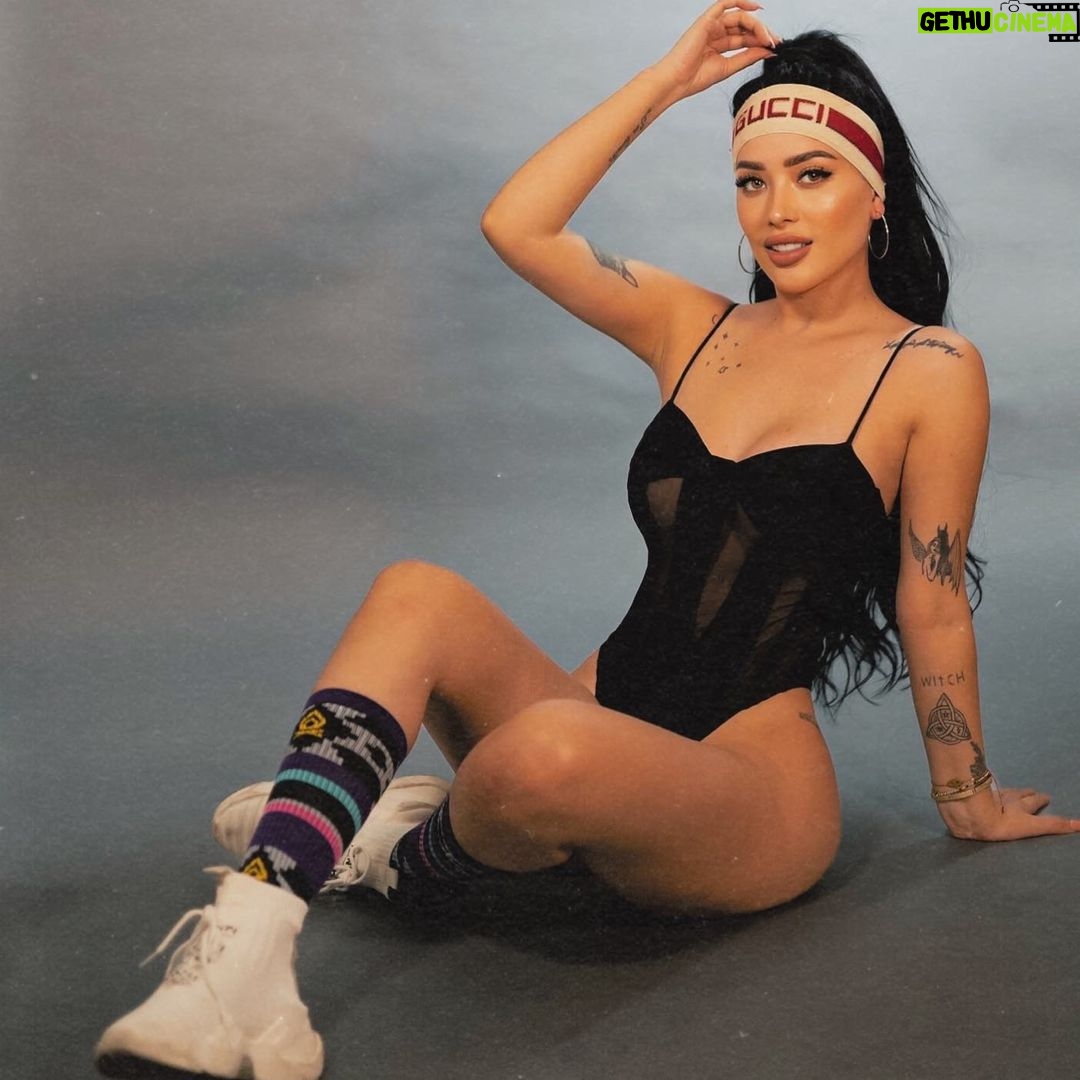Brenda Zambrano Instagram - A pesar de los malos ratos la vida continúa y el tiempo no se detiene. Nadie nace siendo fuerte, la vida te enseña a serlo.