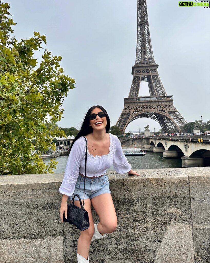 Brenda Zambrano Instagram - 🤍 Paris, France