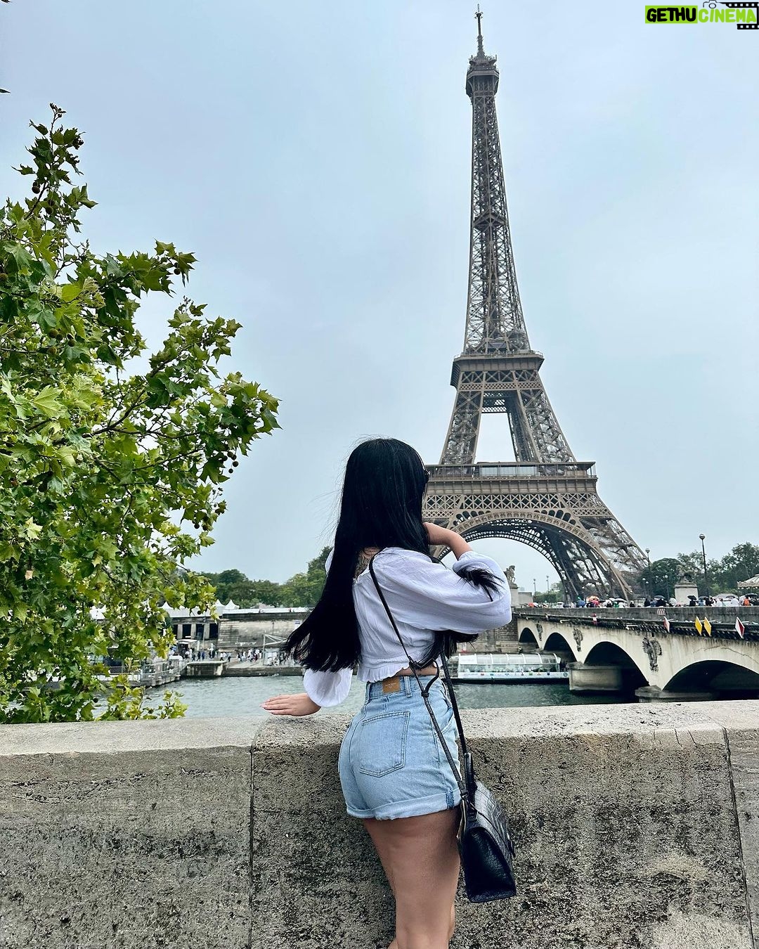 Brenda Zambrano Instagram - 🤍 Paris, France