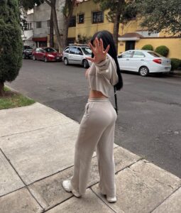 Brenda Zambrano Instagram - 🛸👽