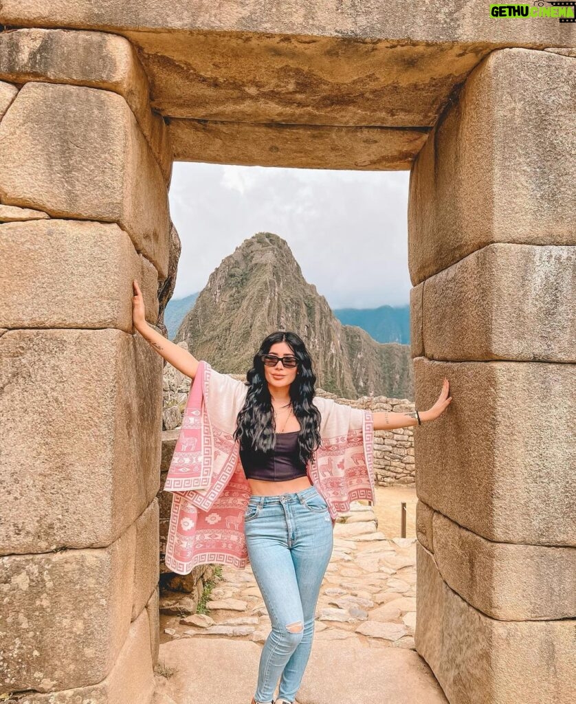Brenda Zambrano Instagram - MACHU PICCHU ⛰⚡️🫴🏻 Machu Piccho, Cusco, Peru