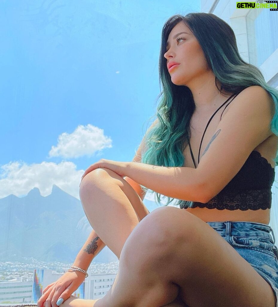 Brenda Zambrano Instagram - Algún día cuando estés en paz, te alegrará tanto no haberte rendido. 🍀 Monterrey, Nuevo Leon, Mexico