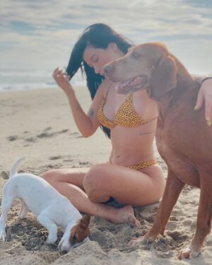 Brenda Zambrano Instagram - El tiempo contesta tus preguntas o hace que ya no te interesen las respuestas. 👙 @lolita_aca