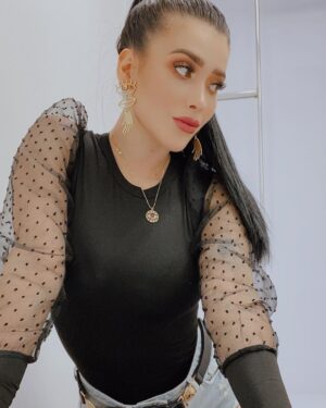 Brenda Zambrano Instagram - En lugar de tener envidia a alguien que esta triunfando, mejor tómalo de inspiración para lograr tus metas en la vida.⚡️💜 #makeup @will_makeup