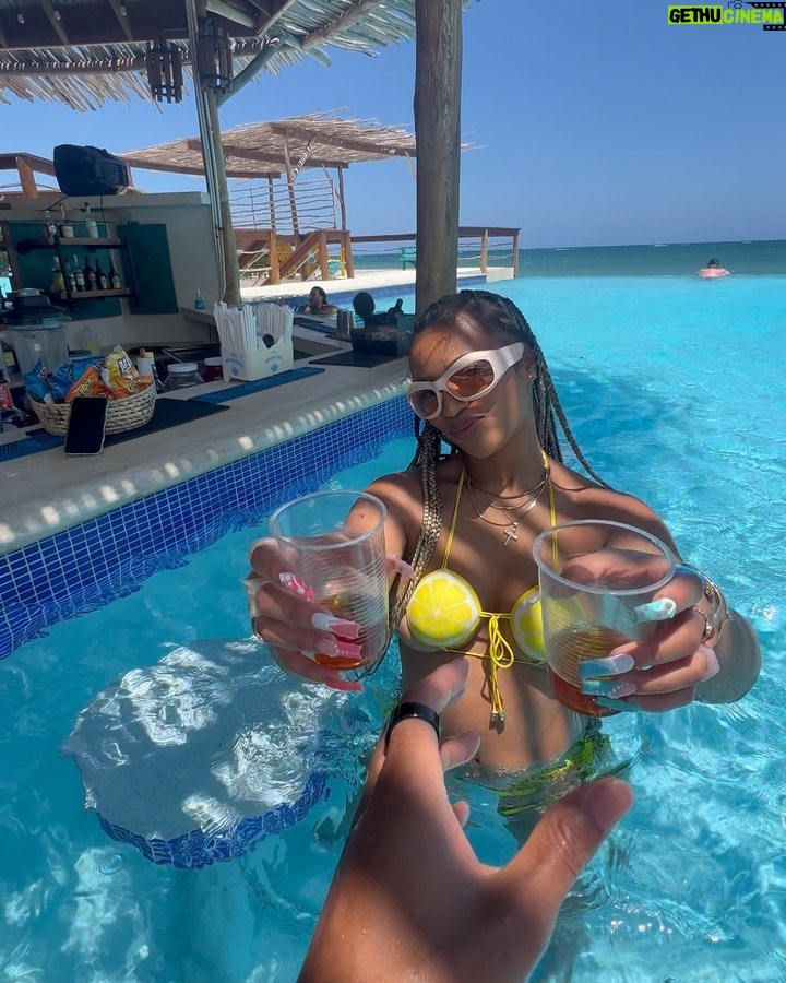 Bria Bryant Instagram - yeah mon 🇯🇲 • • Swimsuit: @babyboobsbrand Swimsuit: @ohpolly Nails: @nailz_bylia Mobay