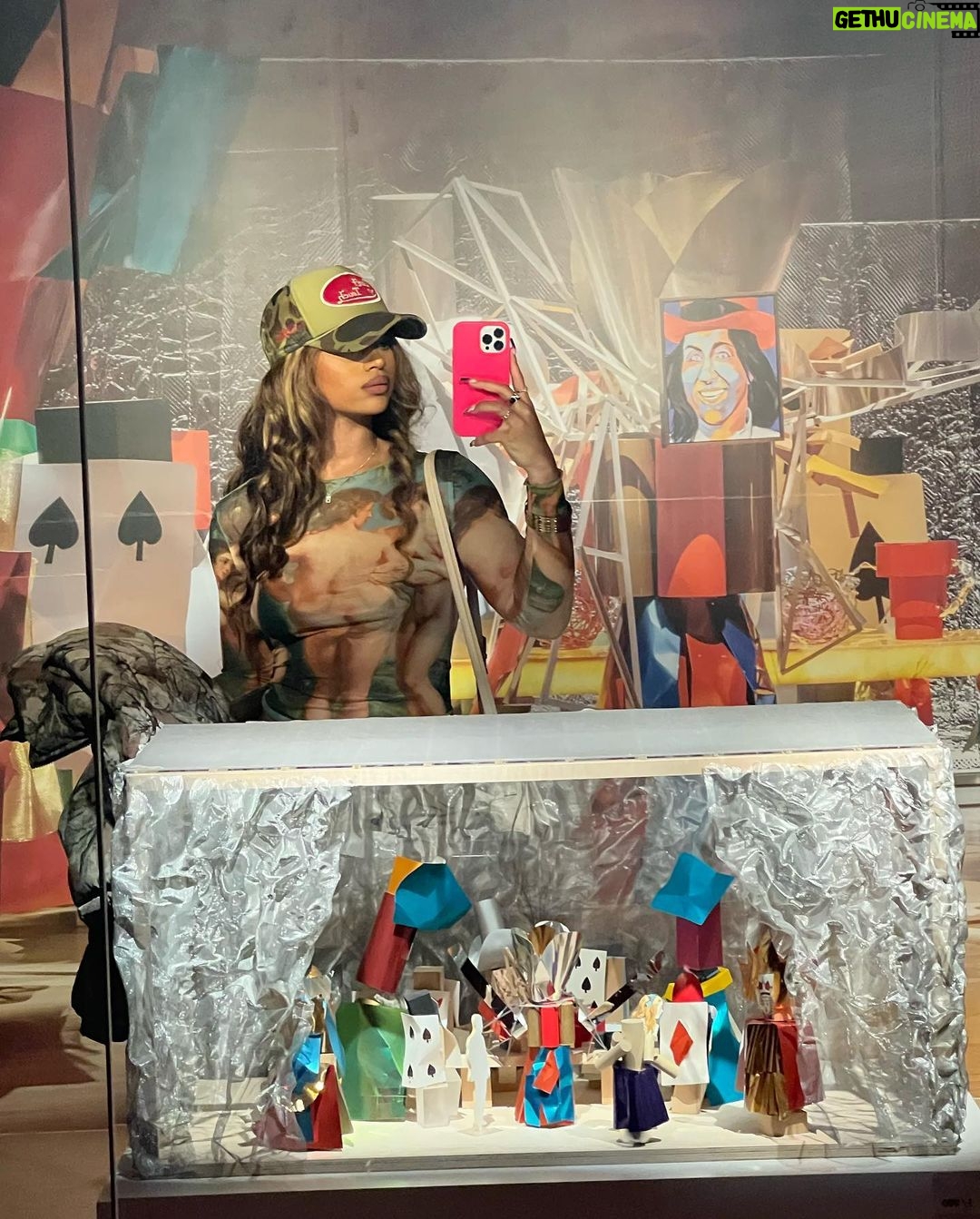 Bria Bryant Instagram - art recognizes art • • Top: @shop_solado Use Code: BRIA20 for 20% discount code 💛 Bottoms: @adika Manhattan, New York