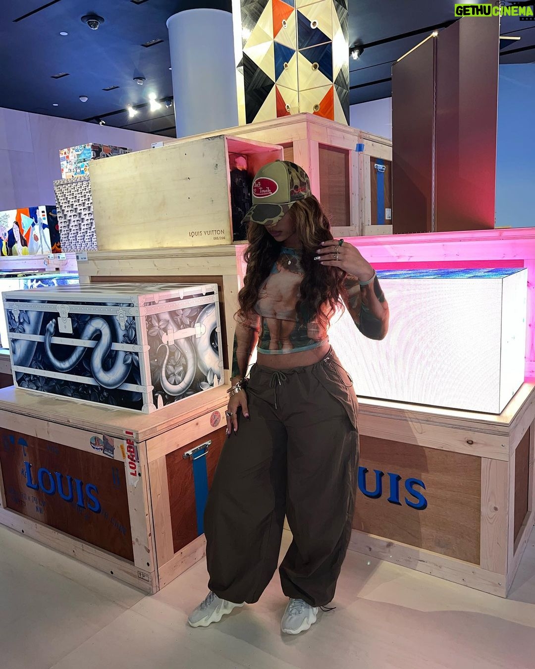 Bria Bryant Instagram - art recognizes art • • Top: @shop_solado Use Code: BRIA20 for 20% discount code 💛 Bottoms: @adika Manhattan, New York