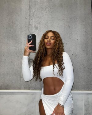 Bria Bryant Instagram - I’d be mad too 
•
•
Let’s take a moment for the Alexandria dress @babyboofashion🌸#babyboofashion