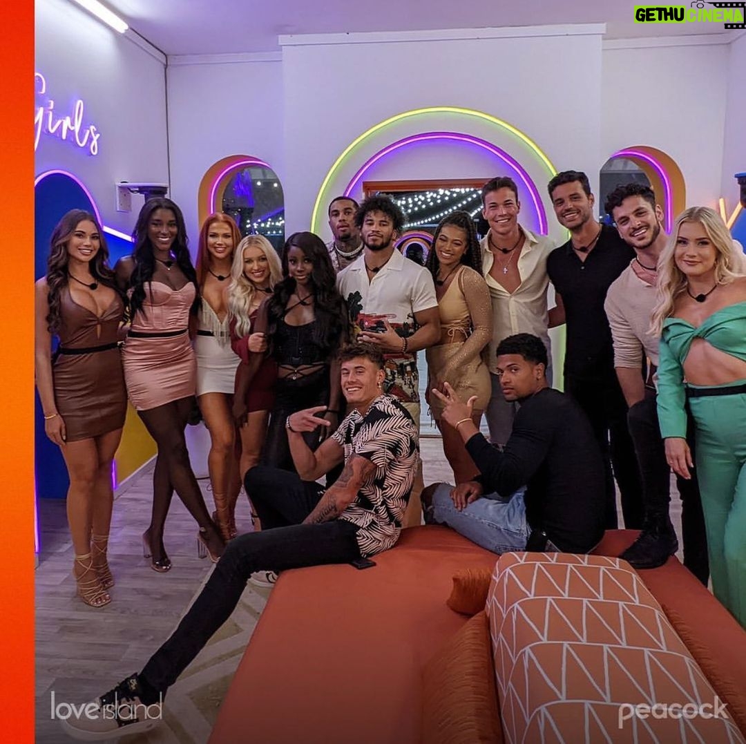 Bria Bryant Instagram - The votes are in! Check out tomorrows episode for the results! 🏝❤️
