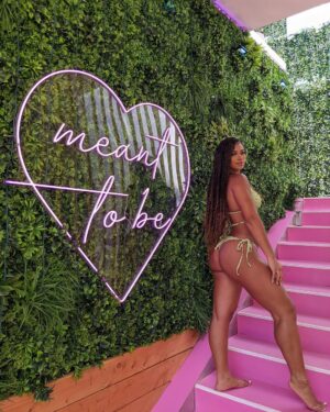 Bria Bryant Instagram - I’ll take you to paradise 🏝💞