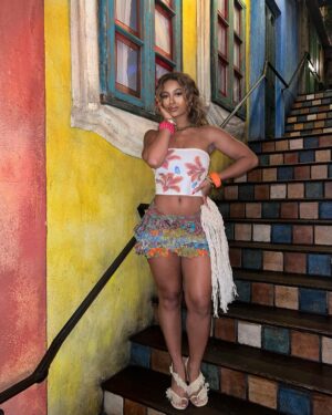 Bria Bryant Instagram - if pretty was a person 🌺✨

Top: Edikted
Skirt: @zara 
Jewlery: @killaaccess 
Shoes: @prettylittlething