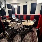 Brian Frasier-Moore Instagram - Lights. Camera. Content. Recorded audio and video today to “GIZO” by @shonnhinton 🥁🙏🏾 Stay tumed! #bfmhomestudio #bfmsessions @pearl_drums @sabiancymbals @evansdrumheads @vaterdrumsticks @rolandglobal @seelectronics @drumstatic @tunerfishluglocks @cympad @drumdots @musicnomadcare @floodedstudios @lowboybeaters @humesandberg @dauzdrums #bfmsignaturesnare #bfm signatures ticks #bfmsignaturesnarecase #bfmsignaturejersey #bfmsignaturecymbal #bfmsignaturebeater #bfmsignaturedrumkey #bfmworld #bfmworldinc