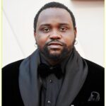 Brian Tyree Henry Instagram - #oscars styled by the amazing @waaadams @waacostumedesign suit by @armani watch by @movado statue by @spiderversemovie joy by @iamreginaking and @kikilayne ❤️👏🏿❤️👏🏿