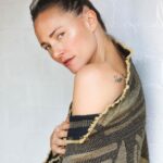 Briana Evigan Instagram - @tiaandrose glow!!! Thanks for hooking me up @rosannafaraci not only with the photo shoot but your amazing oils. Can’t wait to be lathering up with these in the jungle in Bali. Smells like a tropical island and a sandy beach. My favorite place to be. Australia