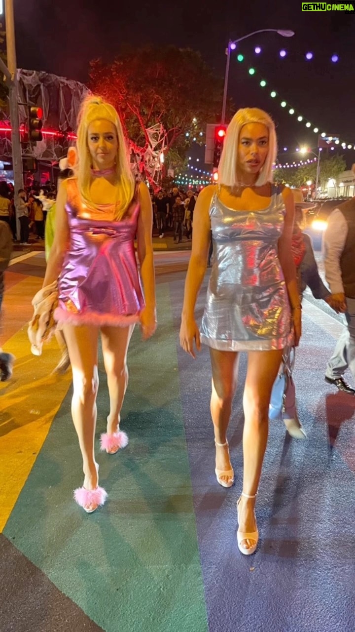 Brianna Baker Instagram - Romy and Michele didn’t remember it was Halloween but they decided to go out anyways 💘💘💘 #romyandmichele #halloween22