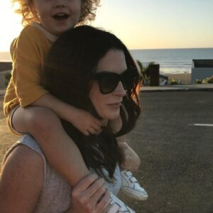 Bridget Regan Instagram - 2 0 2 1 ✌️💗💯🌙🌿🏠🌀😷👨‍👩‍👧‍👦🥦🥒🥬👣👩🏻‍🦰🛎💚