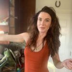 Bridget Regan Instagram - 2 0 2 1 ✌️💗💯🌙🌿🏠🌀😷👨‍👩‍👧‍👦🥦🥒🥬👣👩🏻‍🦰🛎💚