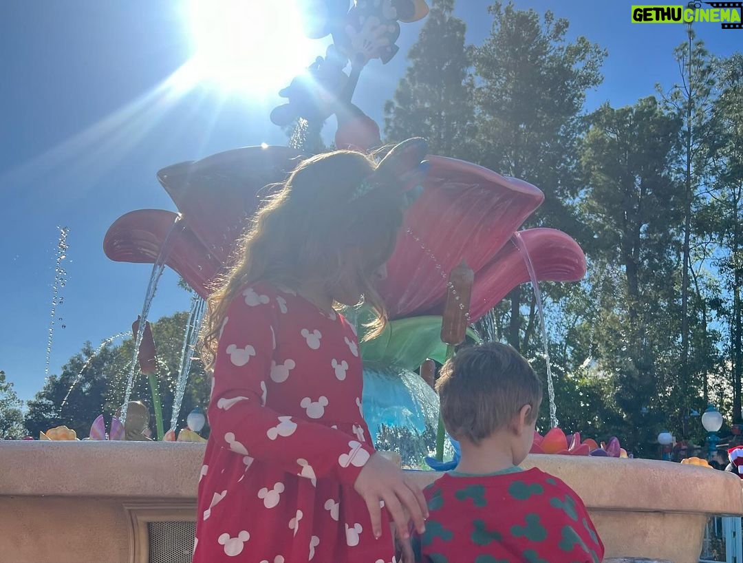 Brie Garcia Instagram - What a couple of magical days in LA!! Birdie’s wish came true to see her Uncle A @theartemc perform in the ballroom. It’s been such a fun season of @dancingwiththestars such incredible talent!! Birdie honestly couldn’t believe she could watch all the dancers up close!!! Then our magic continued by taking Buddy to Disneyland for the first time!!! It’s always hard to explain to a child what they are in for and Buddy was blown away by it all!! We were lucky enough to end our day with Santa and hand him our wish lists!!! The Holiday spirit surrounded us in such a beautiful way the last two days!! ✨🎅🏼🪩🕺🎄🐭