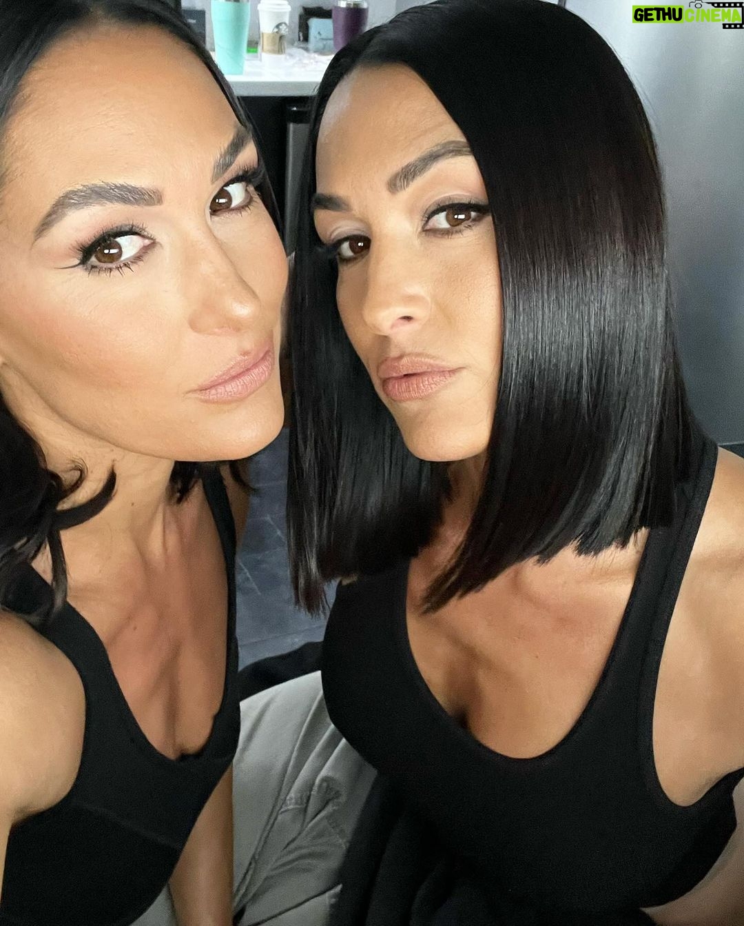 Brie Garcia Instagram - Some BTS of Twin Love 🫶🏽💕 loved being on this set surrounded by soooo many twins!!! If you haven’t watched you are missing out on an incredible show!!! The best social dating experiment!!!! Check it out on @primevideo @amazonfreevee #TwinLove 👯♀️✨