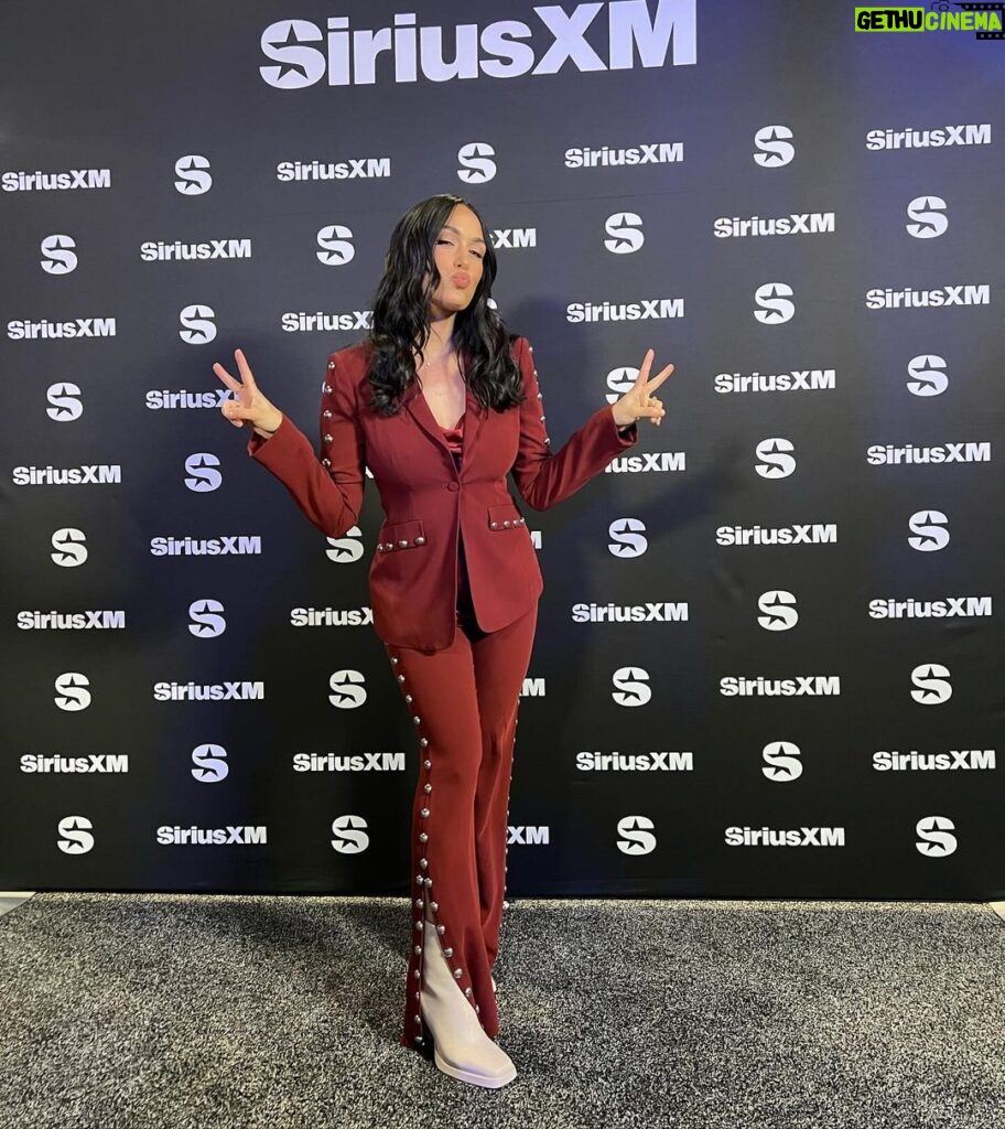 Brie Garcia Instagram - That’s a wrap at Radio Row!! Keep a look out for new episodes dropping today, tomorrow and Sunday!! 🎤🥂 @thenikkiandbrieshow @siriusxm Let the parties begin 🎉 #SuperBowl #VegasBaby Las Vegas, Nevada