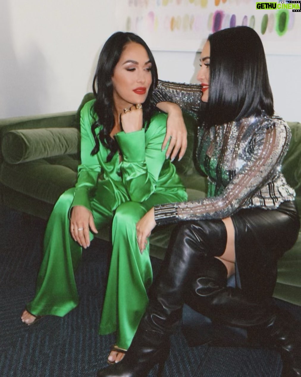 Brie Garcia Instagram - NYC 馃馃徑馃懐鈥嶁檧锔忦煡傪煑金煉曫煉嬧湪 #TwinLove