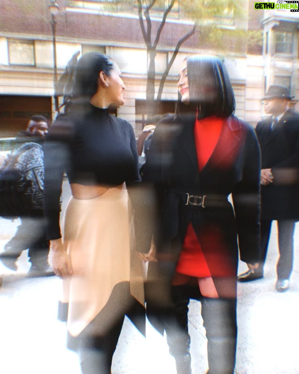 Brie Garcia Instagram - NYC 馃馃徑馃懐鈥嶁檧锔忦煡傪煑金煉曫煉嬧湪 #TwinLove