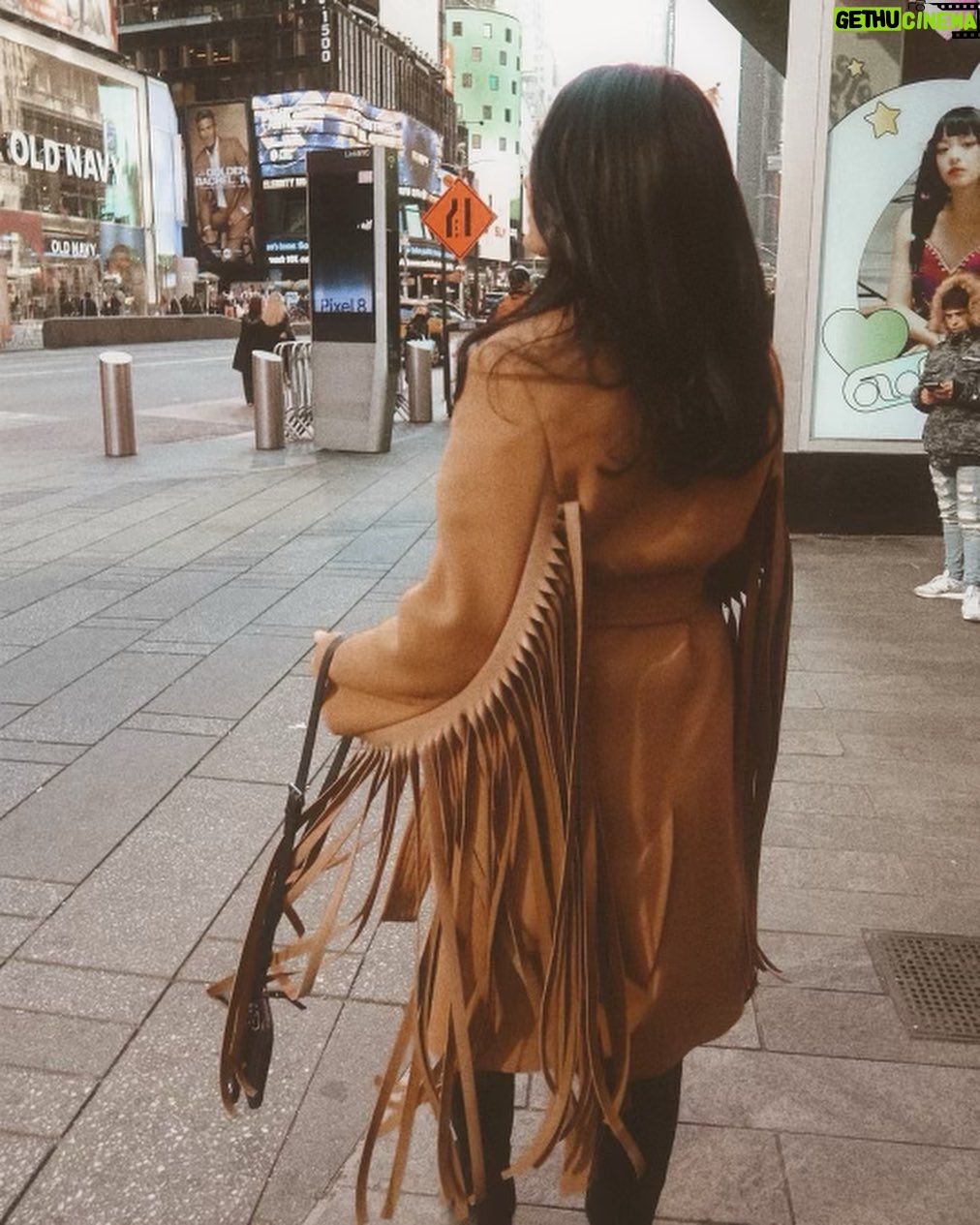 Brie Garcia Instagram - NYC 馃馃徑馃懐鈥嶁檧锔忦煡傪煑金煉曫煉嬧湪 #TwinLove