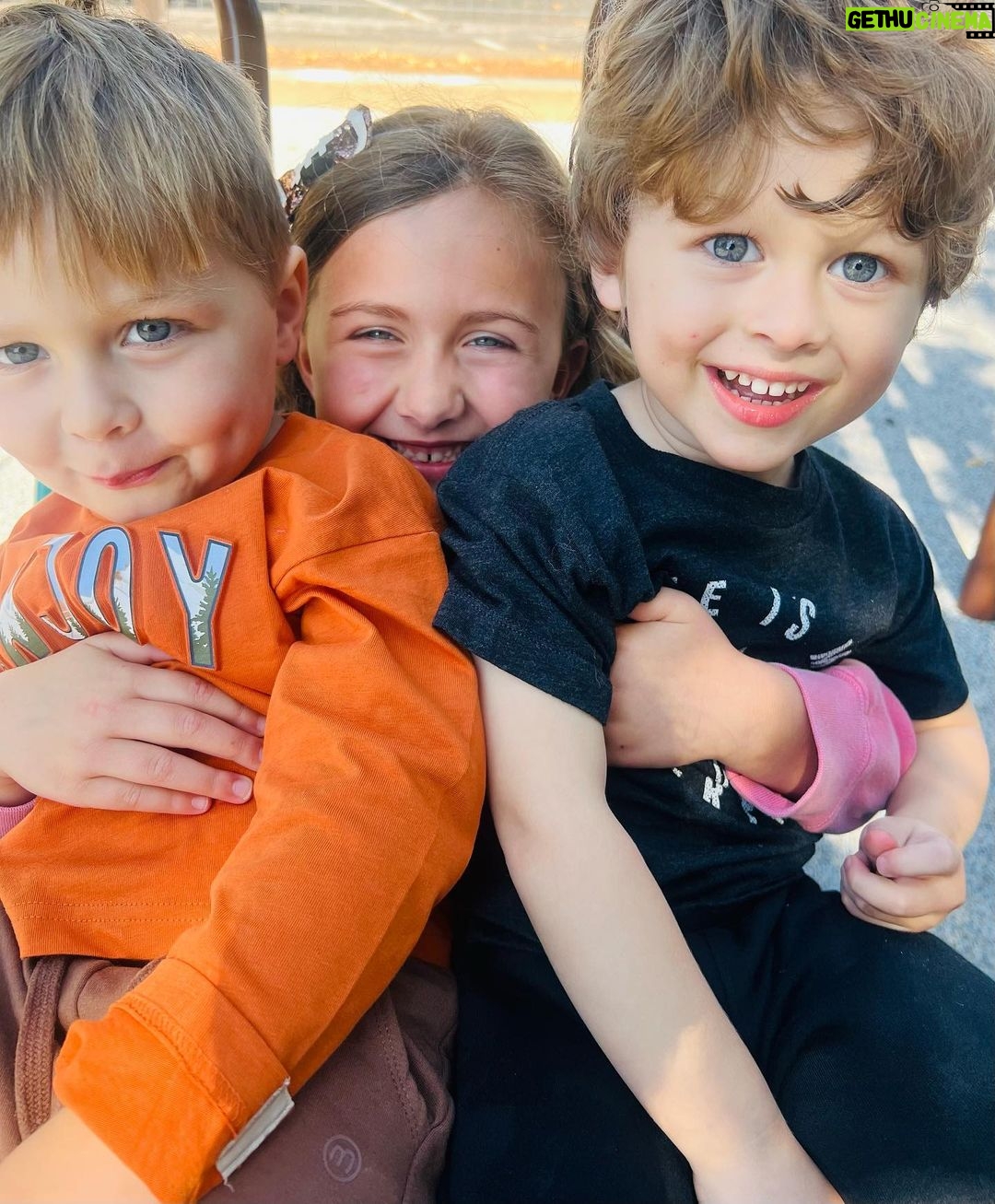 Brie Garcia Instagram - A special kind of Sister Sunday 🥰